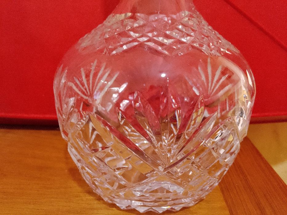 Две кристални гарафи и 6 кристални чаши за ракия