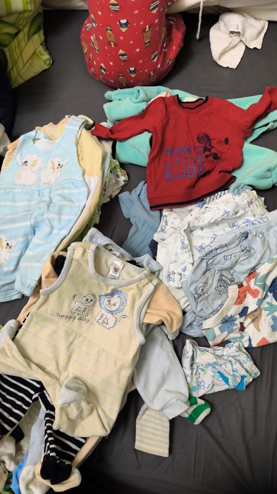 Lot 35 hăinuțe bebeluș • 0-6 luni • Multibrand