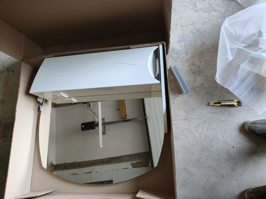 Продам навесной шкаф для ванной