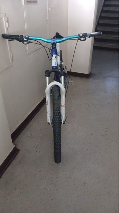 Bicicletă full suspensen