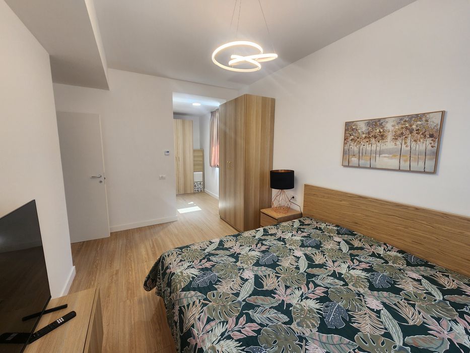 Apartament 3 camere Damaroaia 95 mp + 145 mp curte , 2 bai , totul nou , incalzire in pardosela , bloc 2026