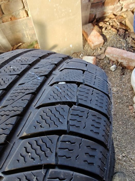 2 cauciucuri iarna 225/50 R17