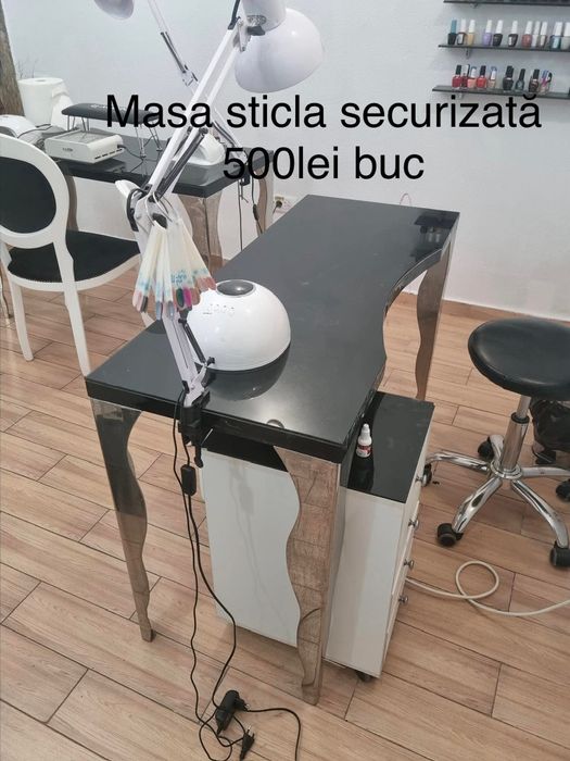 Vând scaune, mese  și birou recepție