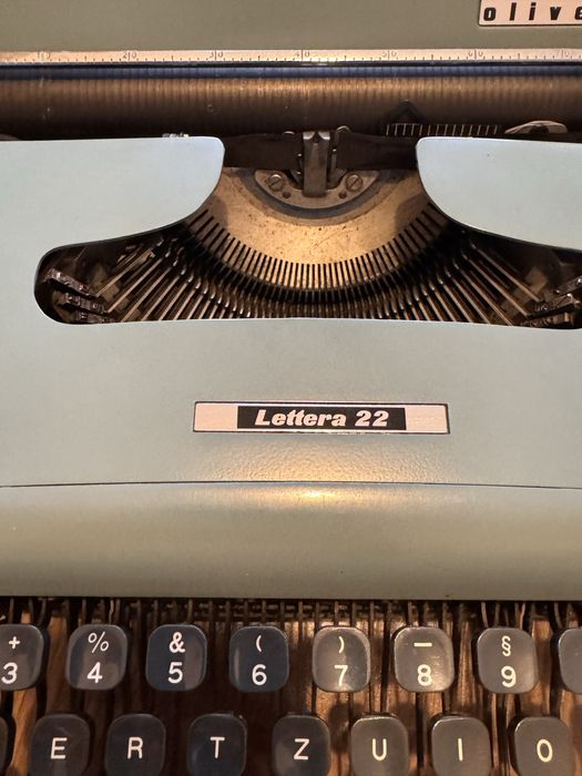Masina scris Olivetti - Lettera 22