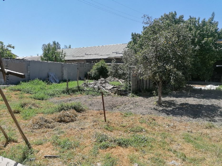 Uchastka sotiladi,Участка продаётся срочно внутри есть удобства за всё