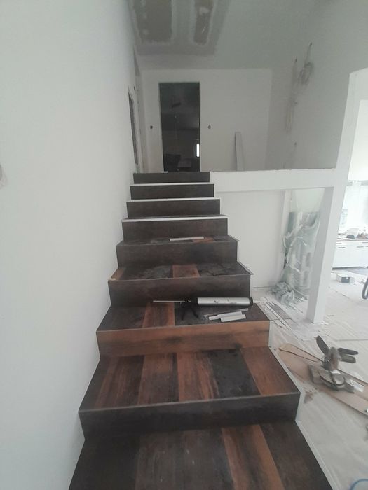 Стъпала и стълби от дърво и ламинат.