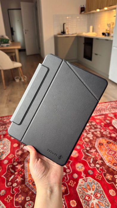 iPad б/у c Apple Pencil и чехлом