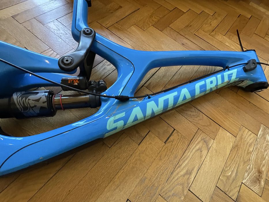 Santa Cruz V10 frame  + shock (XL size)