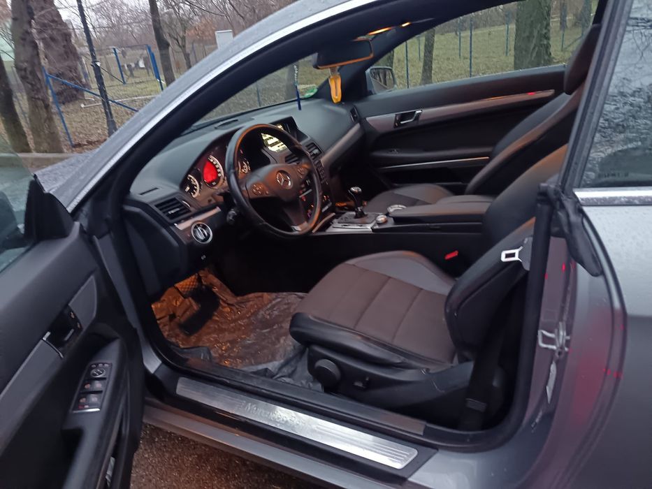 Vând 8000 euro  Mercedes Benz E220 coupe