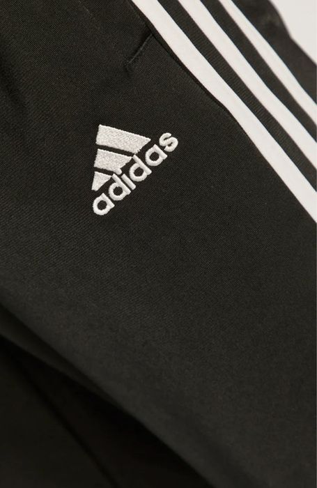 Adidas анцуг Размер XS– Като Нов