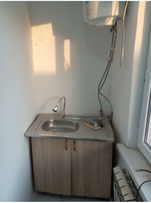 Кухонный мойка с тумба