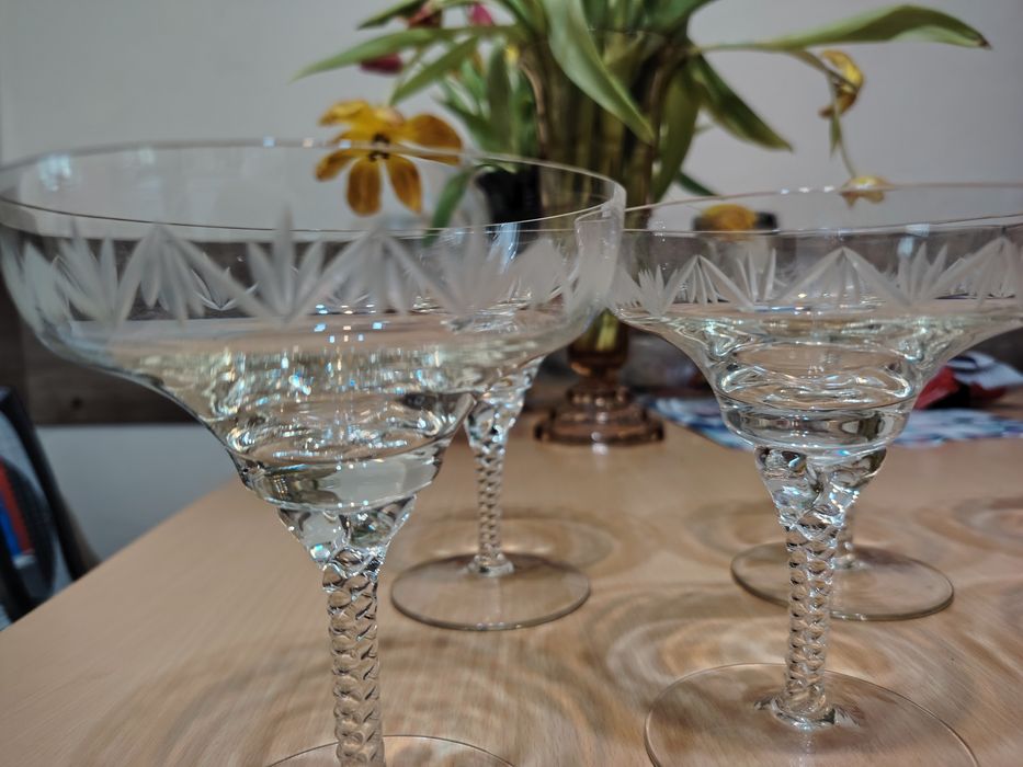 Pahare de cristal pentru șampanie.