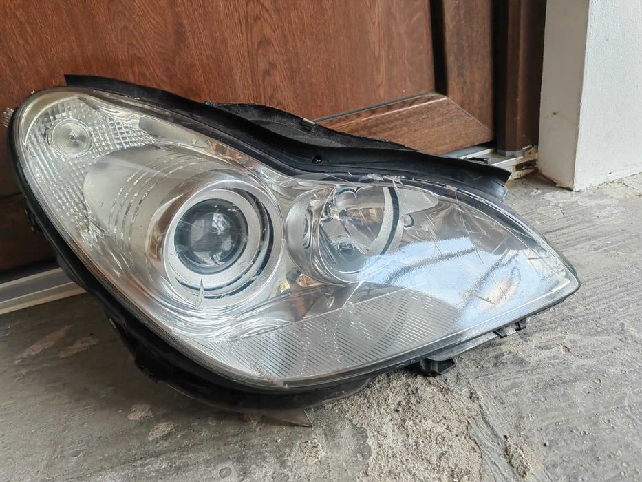 Фар Mercedes CLS W219 Xenon Десен / Фар Мерцедес ЦЛС W219 Оригинален