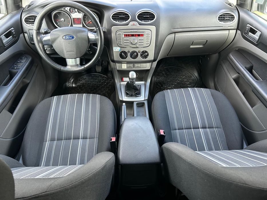 Ford Focus  TITANIUM 1,6 diesel Euro 5 consum mic proprietar revizii la zi