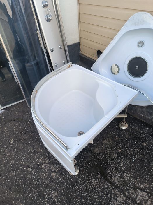 Душевая кабина в отличном состоянии