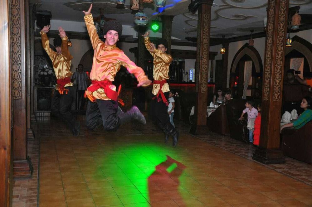 Продаются б/у костюмы для шоу балета