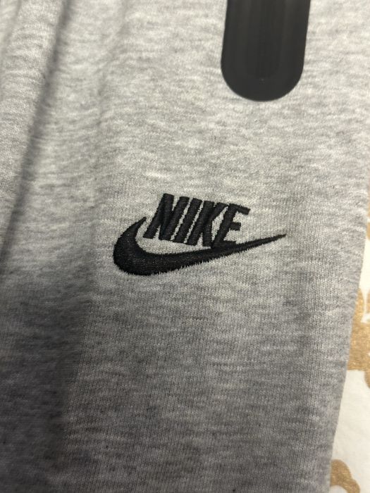 Pantaloni nike tech