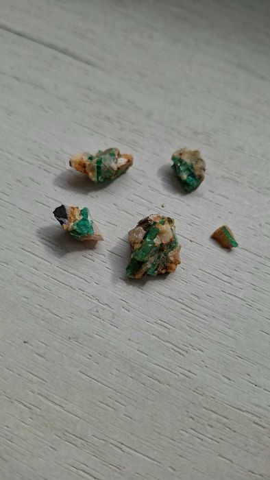 Лот смарагдови кристали от Музо, Колумбия