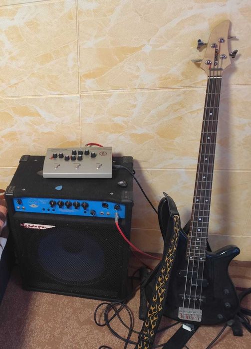 Бас китара YAMAHA, Бас кубе 150 W и 15-инчов говорител