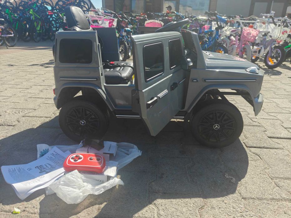MERCEDES Акумулаторен джип Mercedes-Benz G580 сив