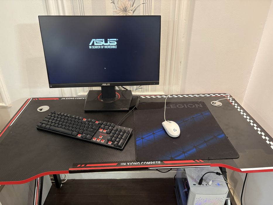 Pc+monitor,masă gaming,etc
