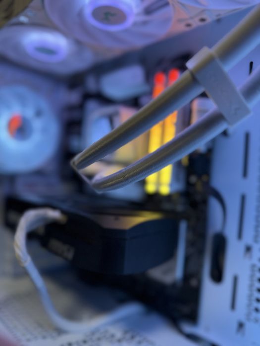 PC Gaming RGB RTX 5070 R7 9700x 32gb