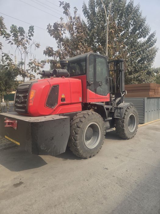 Кара внедарожный вилочный погрузчие