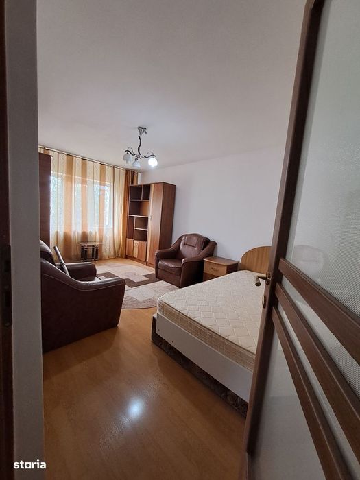 Vând apartament 2 camere, etaj 2,cu 2 balcoane, mobilat