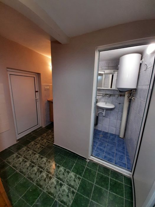 Дава се под наем Ателие в Враца, Център - 50 кв.м за 153 € - Снимка #5