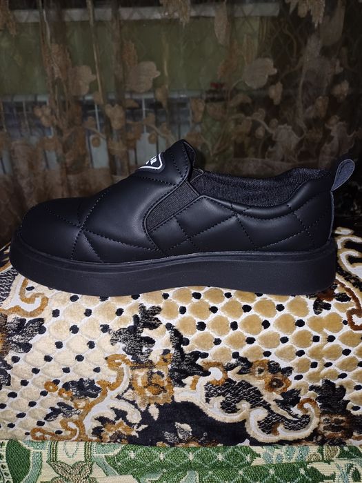 Продам новые кроссовки ( слипоны )