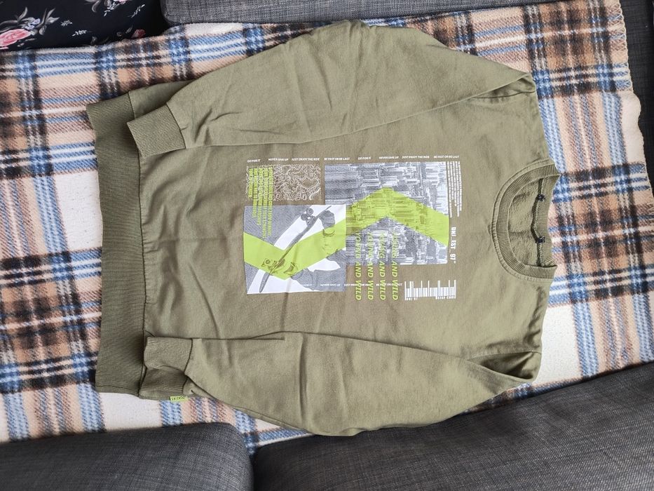 Дрехи за момче 9 до 10 год, 134-140 см блузи, 1 чифт дънки