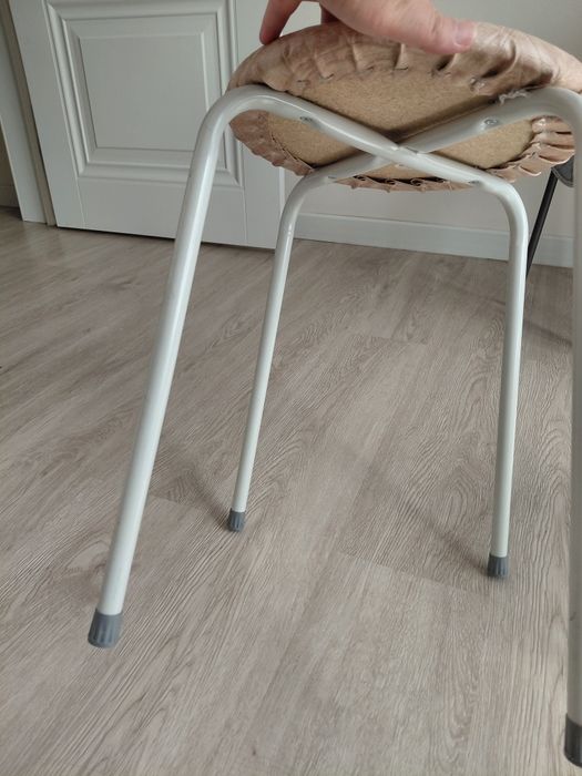 Продам  табуретки