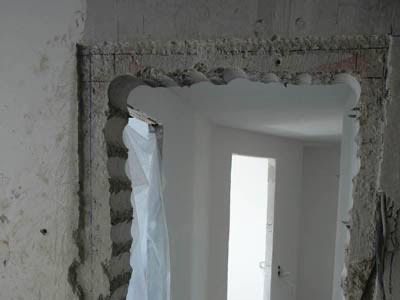 Делаем проемы в битоне