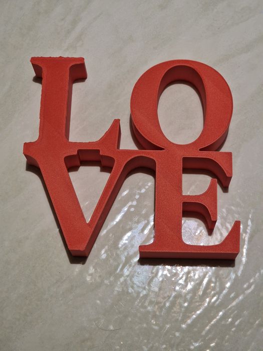 Надпис LOVE пластмасов - подарък любимия човек