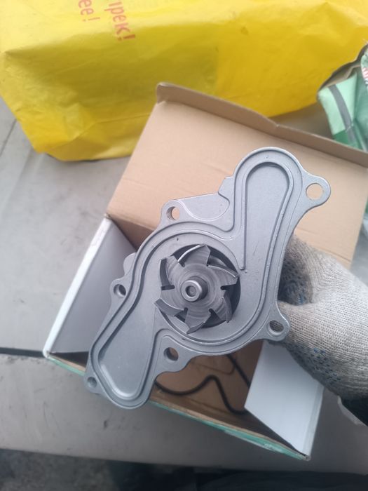 Помпа Mazda Cronos