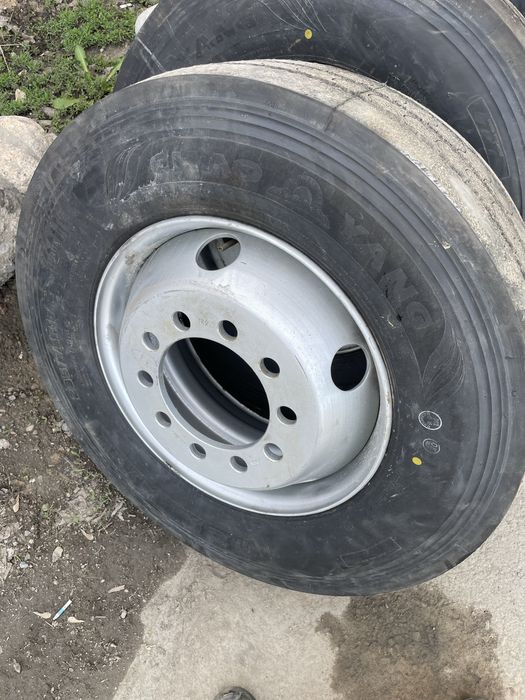Продам шины с дисками на трал автовоз