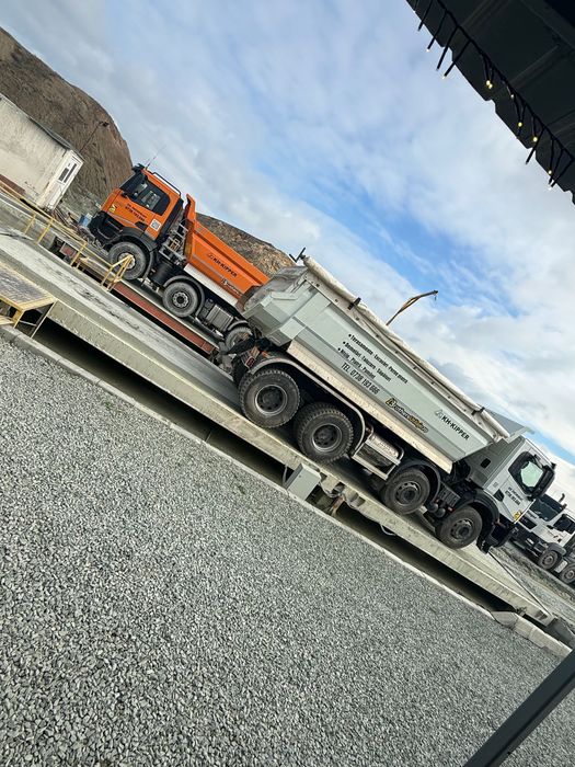 Închirieri Utilaje construcții și Camioane 8x4