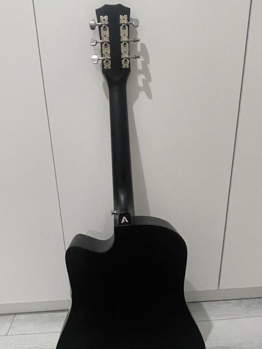 гитара акустическая, делаю обмен на укулеле!