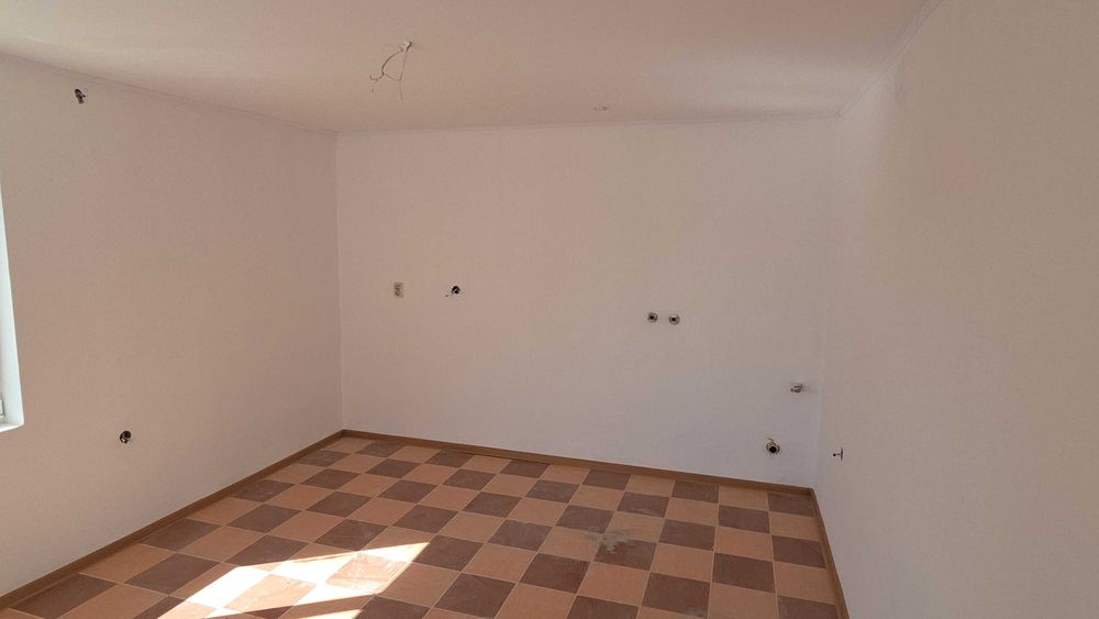 СОБСТВЕНИК продава реновирана къща на 60 км от Варна в село Червенци