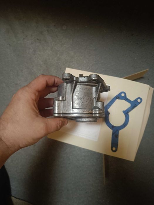 Вакуумна помпа за Мерцедес OM642 A6422300165 за Mercedes W204 / W211 / W212 / W219 / W164 / X164 / W221 3.0 CDI