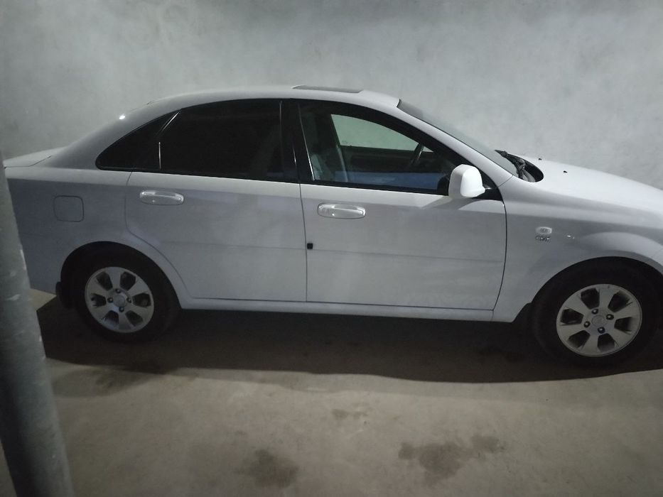 машина холати жуда яхши холода сакланган турта янги юмшок балкон такил