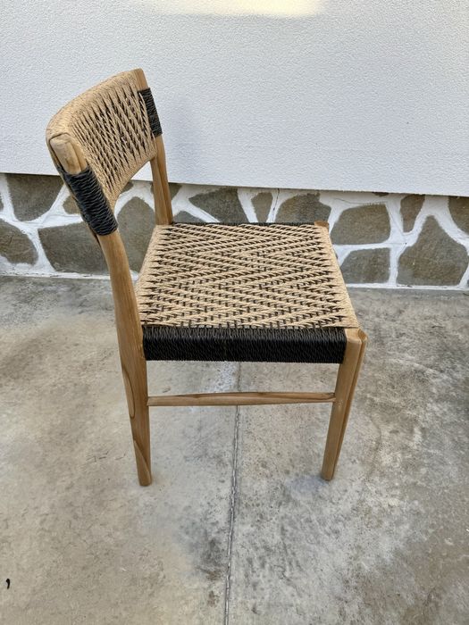 Стол от тиково дърво