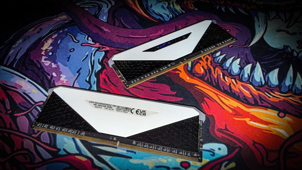 RAM Памет Corsair VENGEANCE RGB WHITE RT 16GB (2x8GB) DDR4 3600MHz