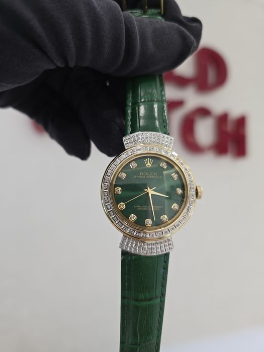 Продам яркие и блестательные золотые Ролексы с бриллиантами. Женские.