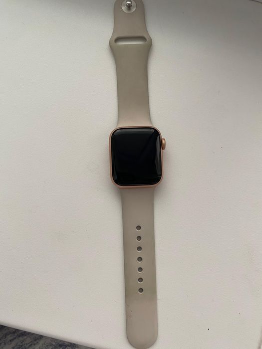 Продается Apple watch Se