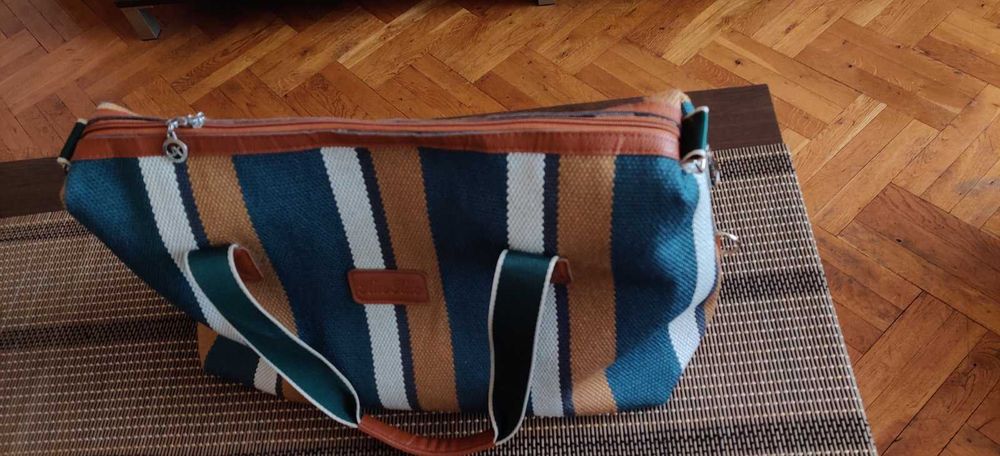 Модерна пътна чанта на раета