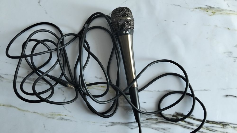 Микрафон LG  в отличном состаяни