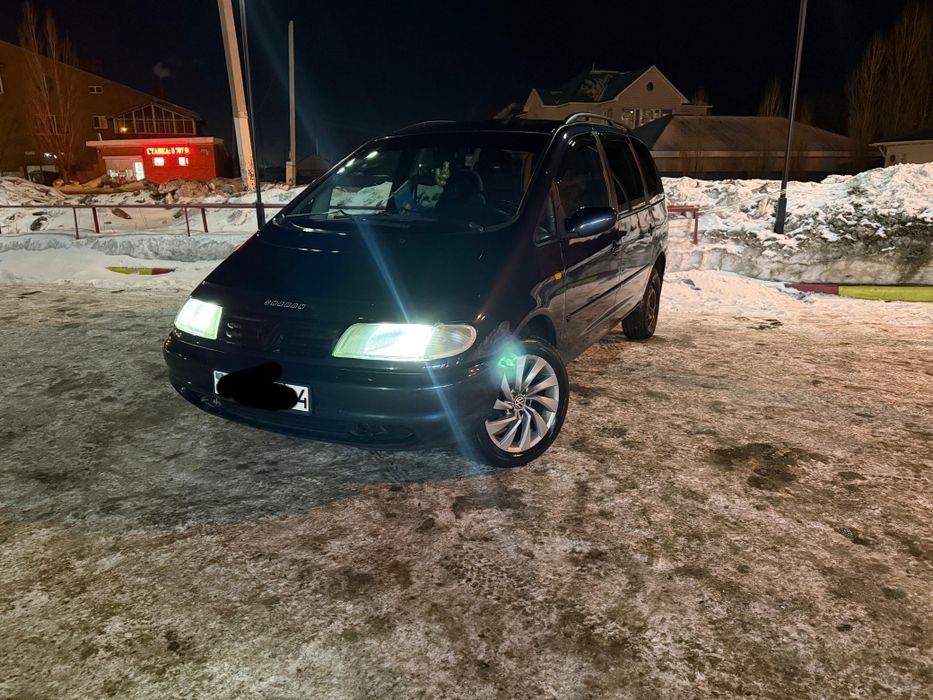 Продам машину фольксваген
1999г.выпуск
масло не жрет 
газ/бенз
ц