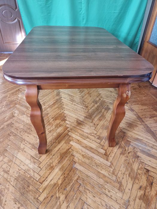 Большой стол в гостиную