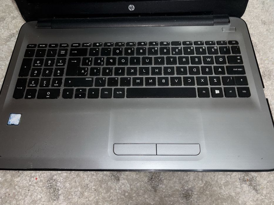 Vând laptop pentru piese (Este funcțional)